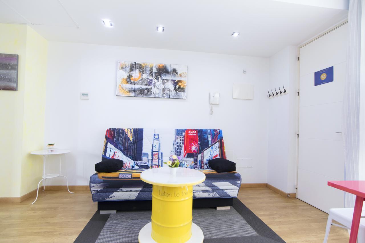 Apartamentos Momas La Casa De Mama Малага Екстериор снимка